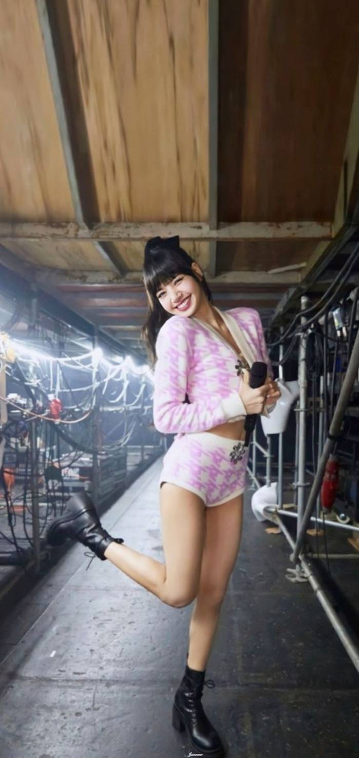 Lisa-sexy-blackpink-40