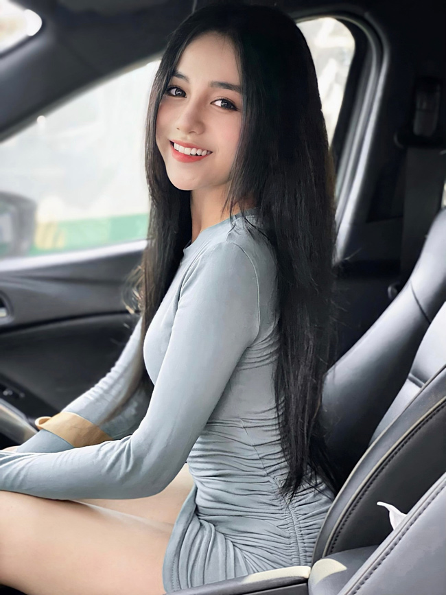 Hoàng Châu Anh, hot girl 20