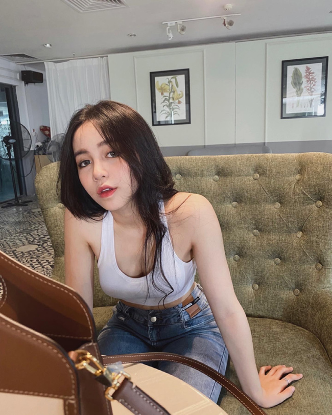 Hoàng Châu Anh, hot girl 21