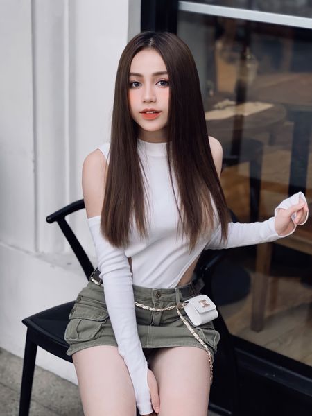 Hoàng Châu Anh, hot girl 23