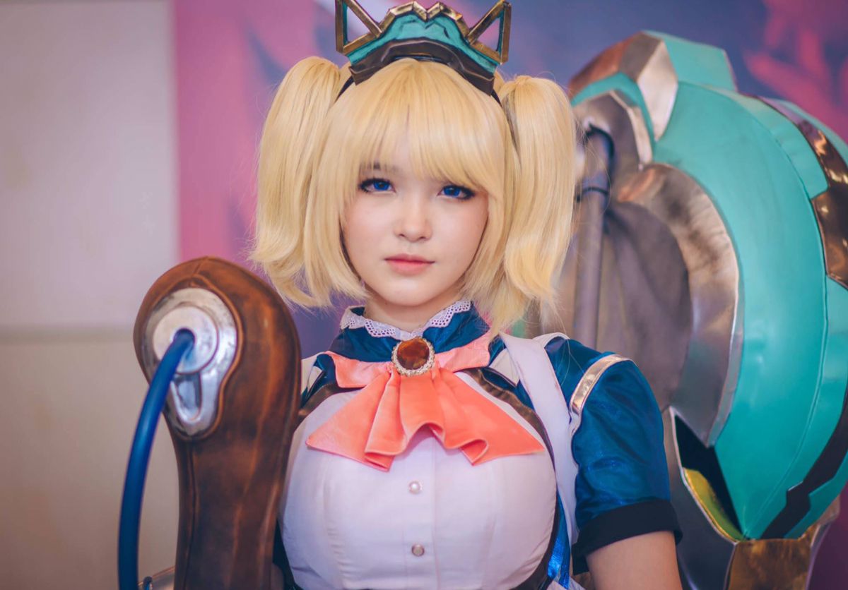 Cosplay thần tượng âm nhạc Kapani khoe đường cong tuyệt đẹp