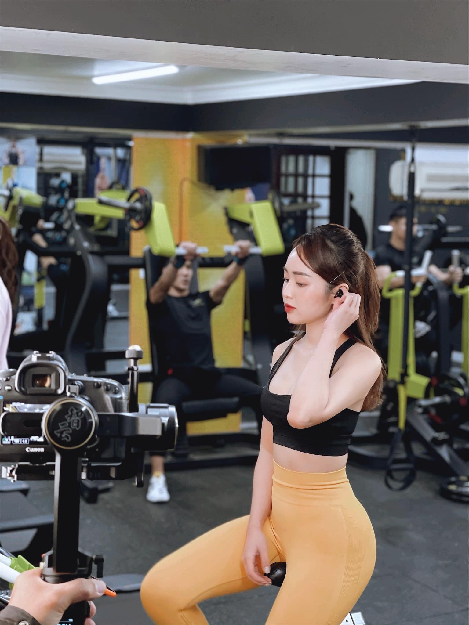 Gái tập gym mông to Kim Ngân khoe body cuốn hút