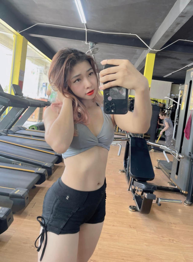 Gái xinh mặc bikini tập gym Khánh Diệp khoe body cuốn hút