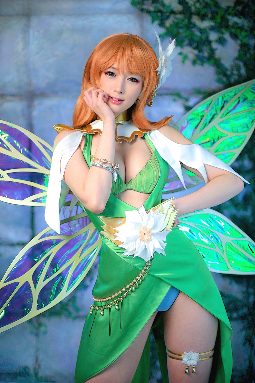 Cosplay Crixi Alliance cực sexy và hấp dẫn