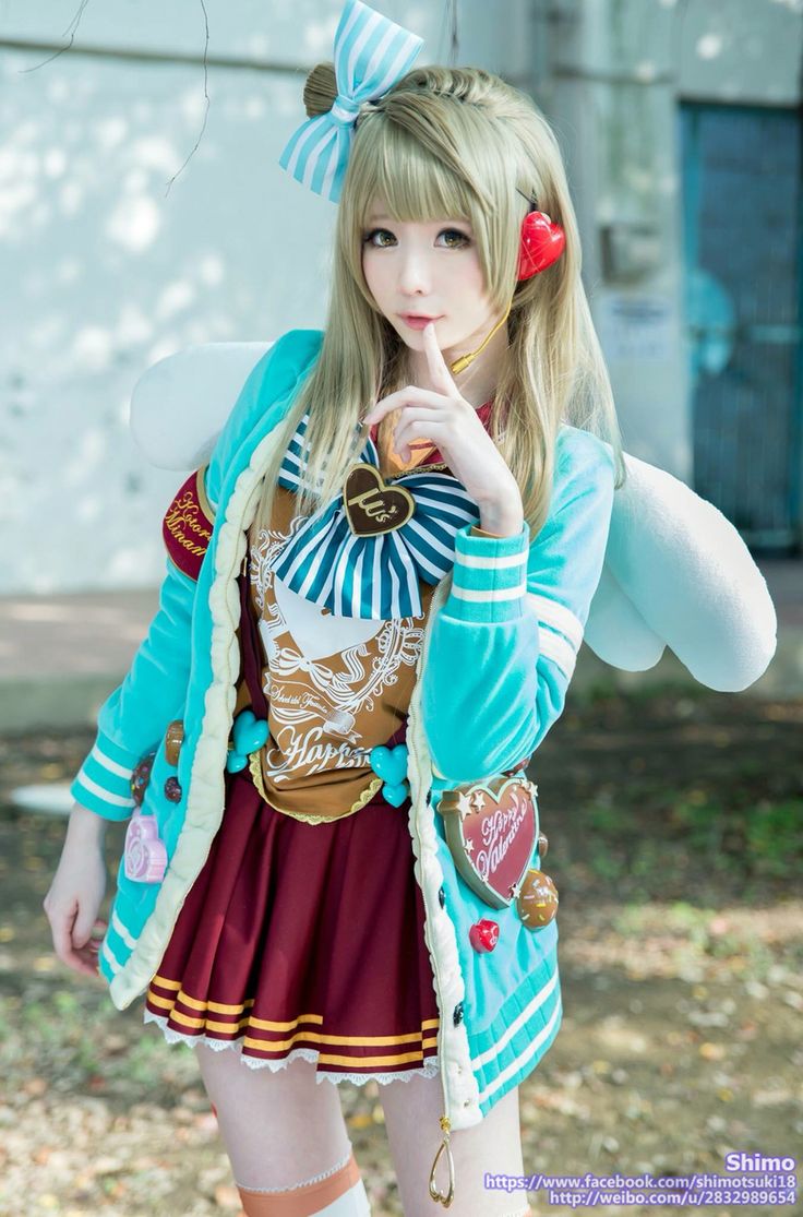 Cosplay quái vật ngực lớn