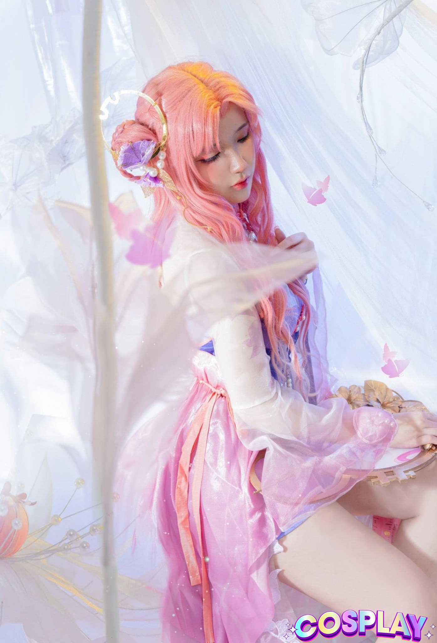 Những chiếc thuyền cosplay khoe thân hình quyến rũ