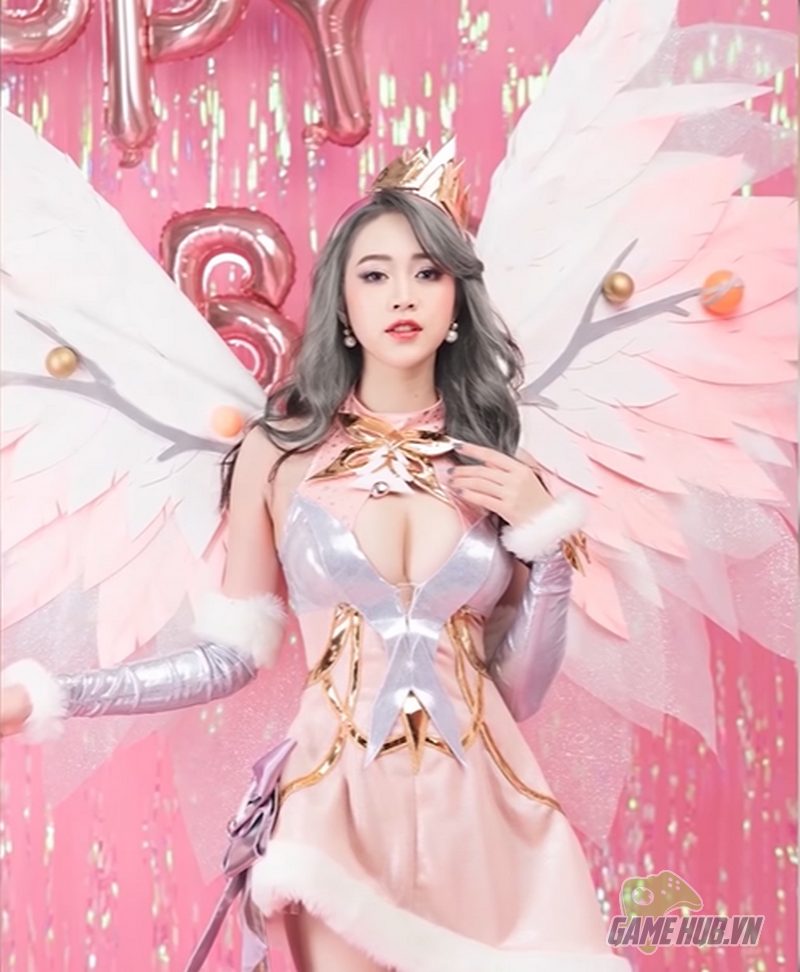 Bộ cosplay của Natalia sexy không thể cưỡng lại