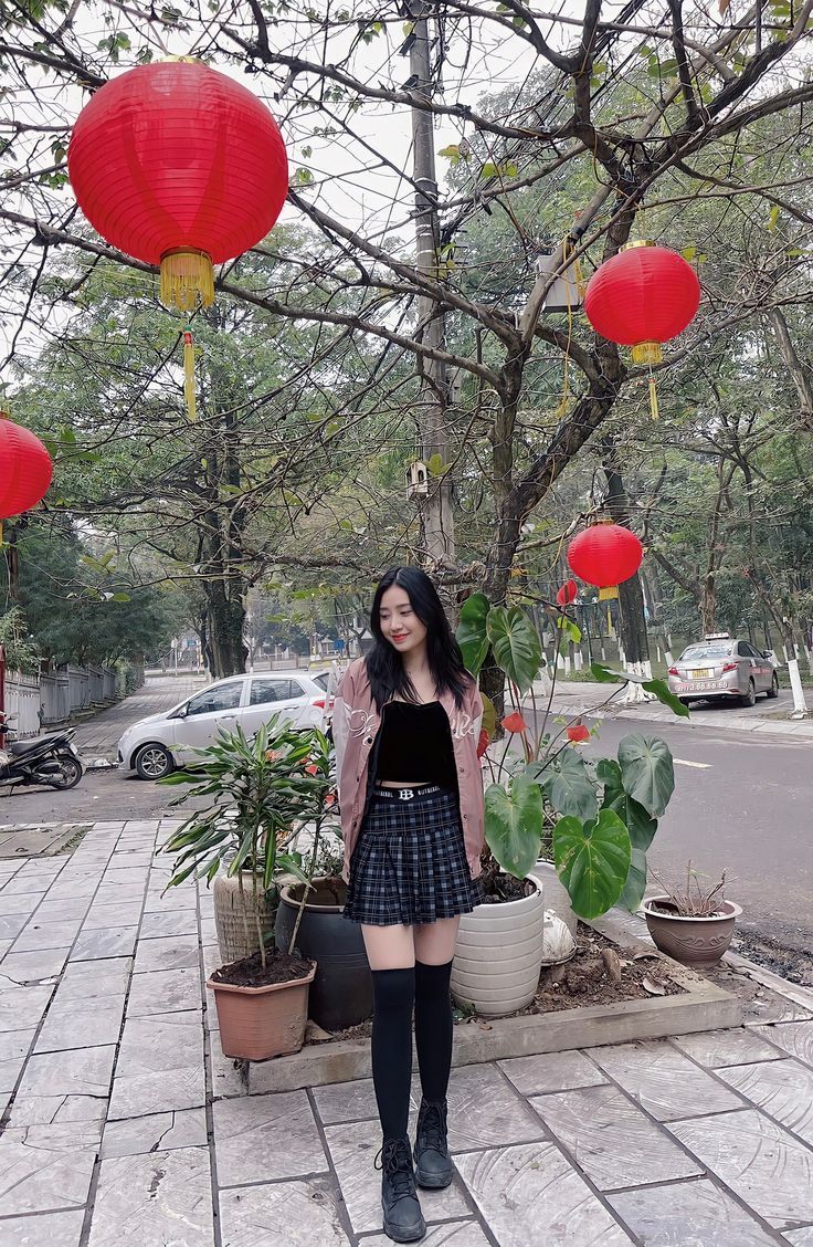 Hình ảnh hot girl xinh đẹp trong bộ váy ngắn.