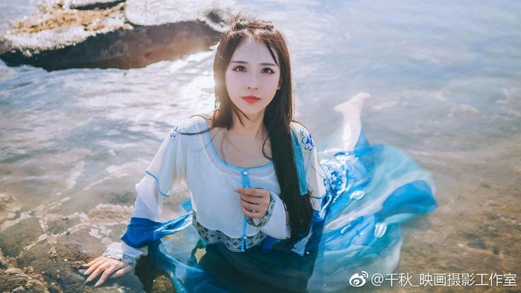 Cosplay Loriel, thánh sứ ánh sáng, nhìn đẹp mê hồn.