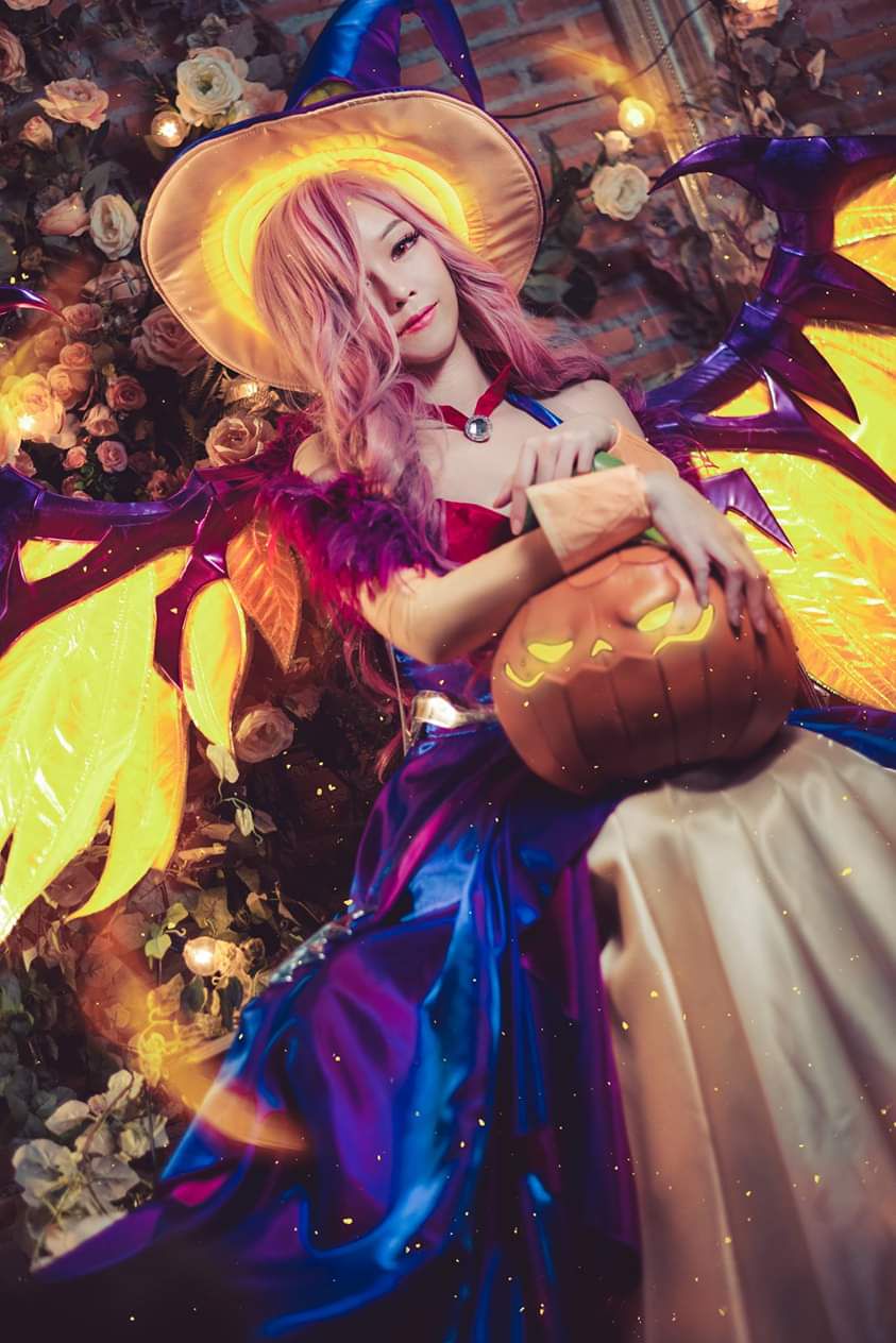 Cosplay Loriel thánh quang xe sứ xinh đẹp dễ thương