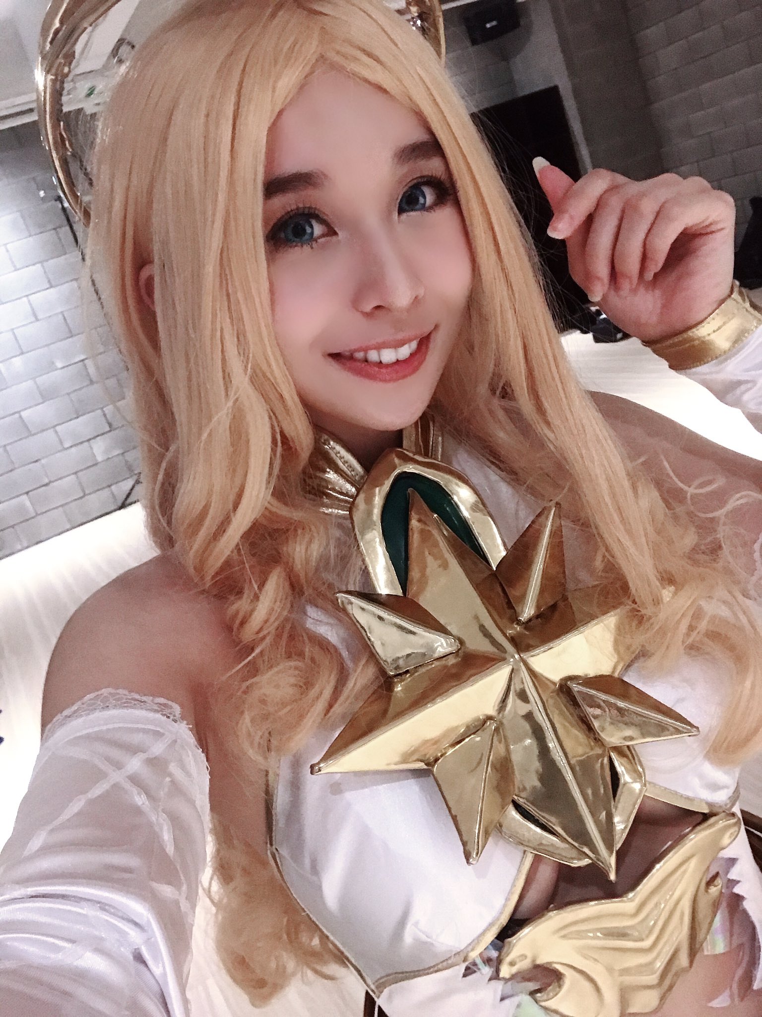 Cosplay Loriel thánh quang mặt sứ xinh đẹp như thiên thần