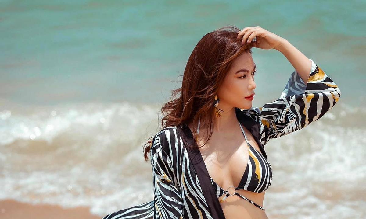 Mẫu bikini dáng suông mới cập nhật của Trương Ngọc Anh.