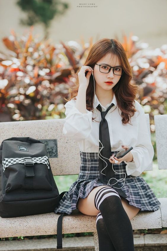 Đeo kính hình ảnh con gái cute dễ thương ngầu chất