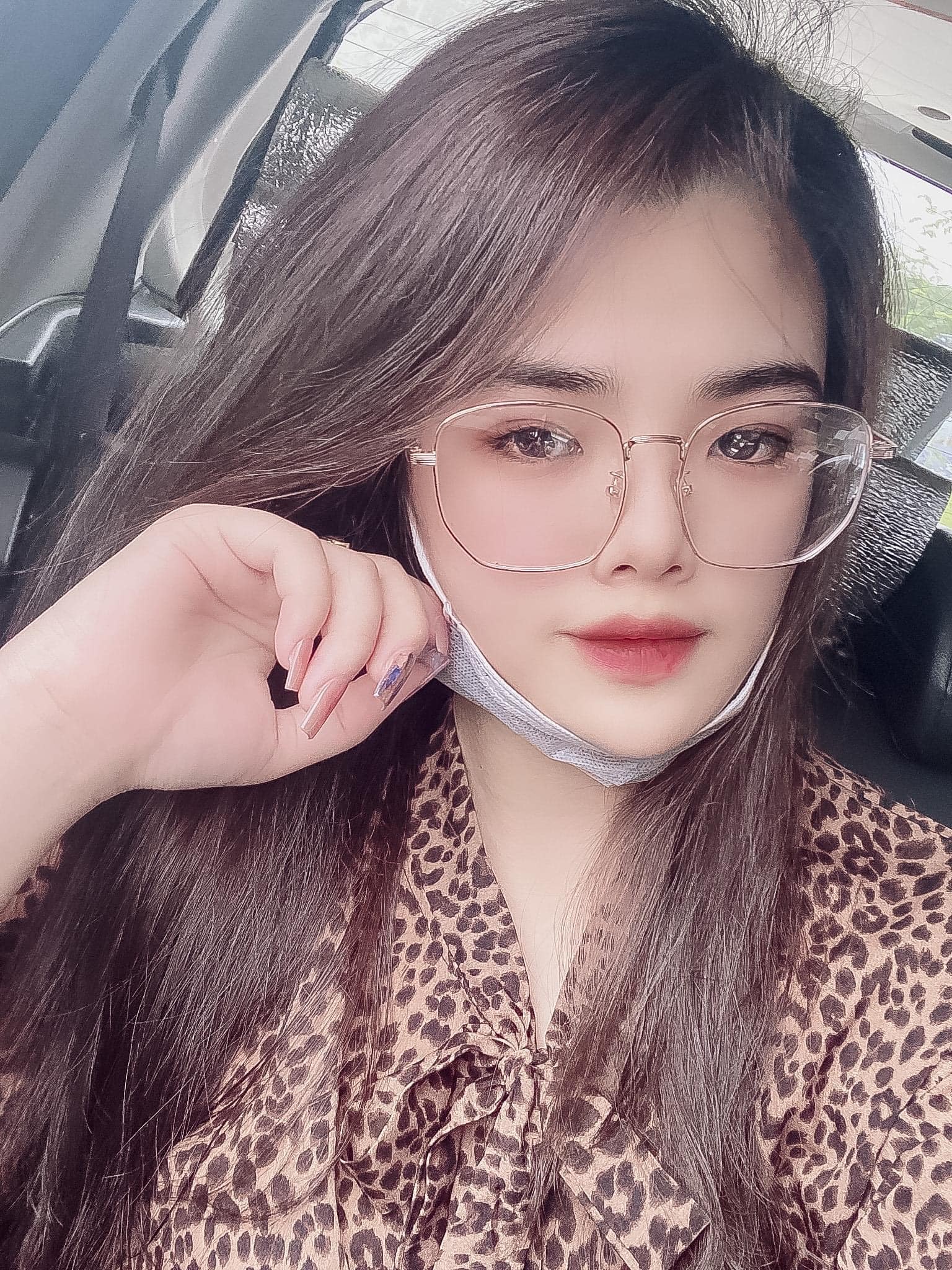 Xinh đeo kính hình ảnh con gái cute dễ thương