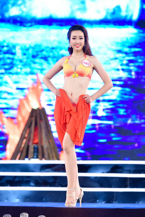 Ngắm bộ ảnh gợi cảm của Đỗ Mỹ Linh trong bộ bikini ngực khủng