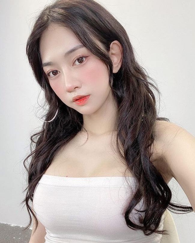 Chia sẻ ảnh girl xinh nhất tik tok Hoài San siêu dễ thương và hot nhất