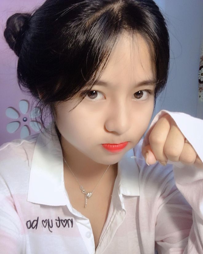 Top ảnh girl xinh nóng bỏng trên tik tok Minthu mặt mộc, cá tính